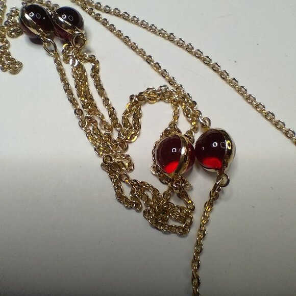 Vintage Avon 44" Gold Tone Chain Necklace Red Glass Orbs Spring Clasp - Picture 8 of 9